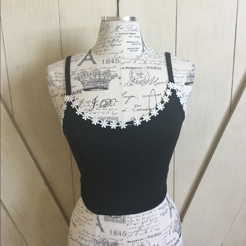 🌼🖤Forever 21 Daisy Crop🖤🌼